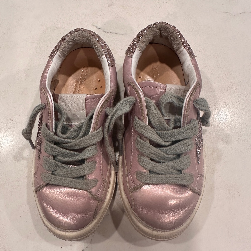 Toddlers pink with glitter golden goose shoe size 9 (25)